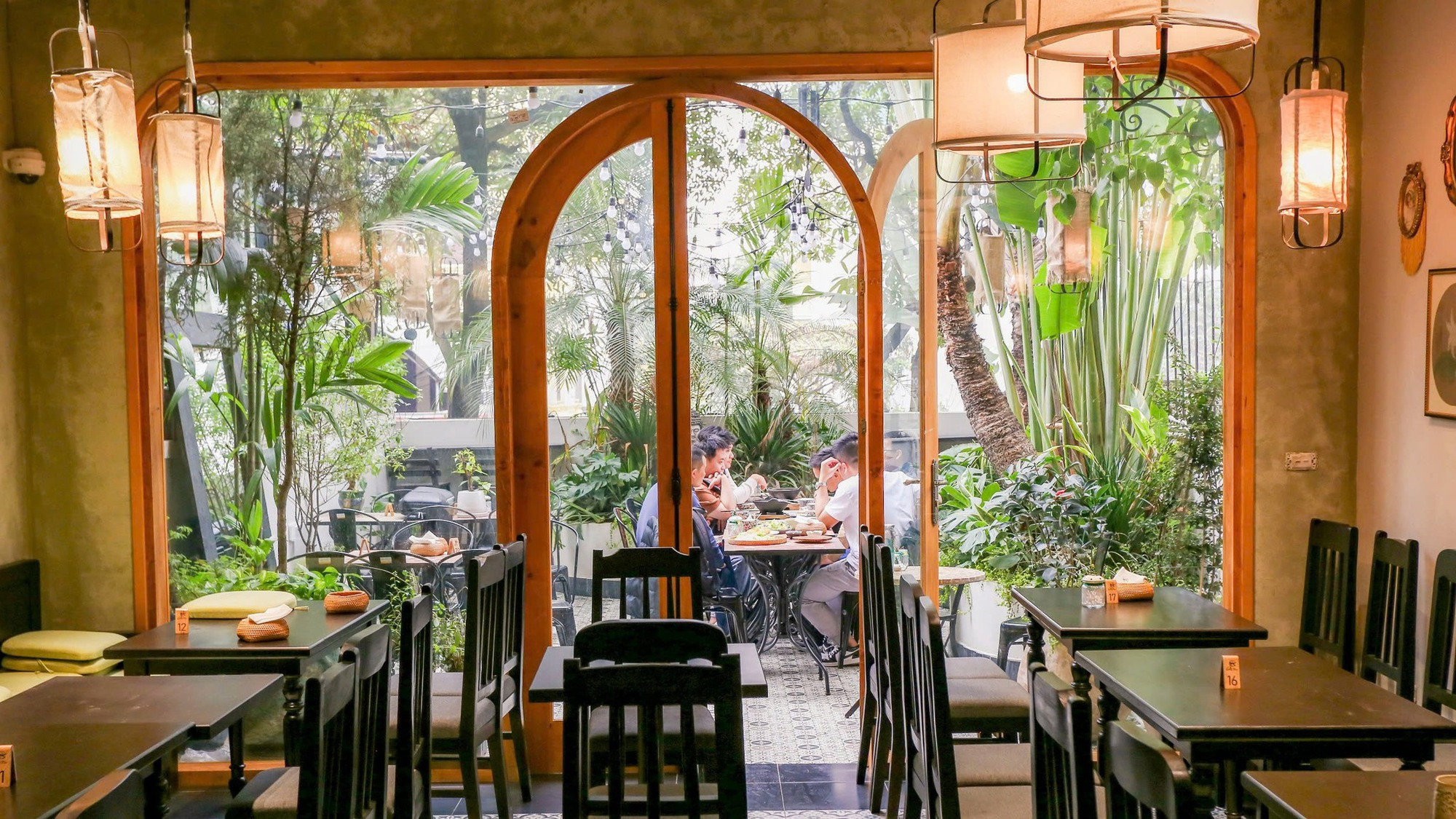 Delek Chay là địa điểm lý tưởng để thưởng thức bữa chay ngon lành trong không gian yên tĩnh và đầy cảm hứng